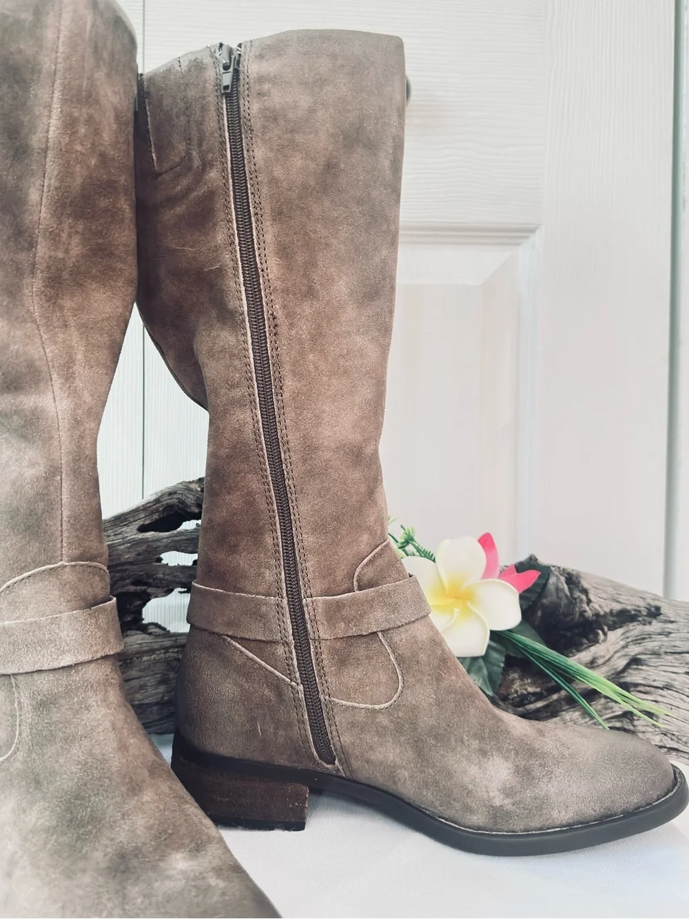 BORN ~ Brown Leather Round Toe Wide Calf Knee-High Boots w/Inner Zipper size 7.5